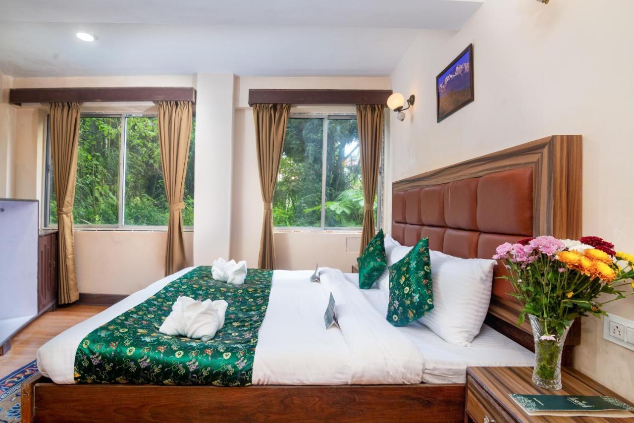 Muscatel Roma - 400 Mts From Mall Road Дарджилинг Екстериор снимка