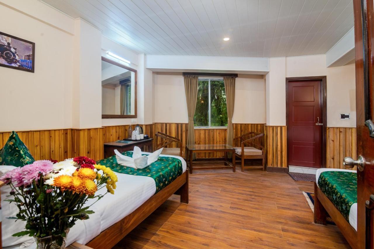 Muscatel Roma - 400 Mts From Mall Road Дарджилинг Екстериор снимка