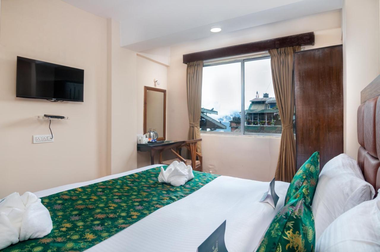 Muscatel Roma - 400 Mts From Mall Road Дарджилинг Екстериор снимка
